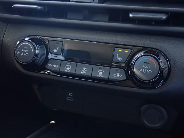 ニッサン ノート 4WD