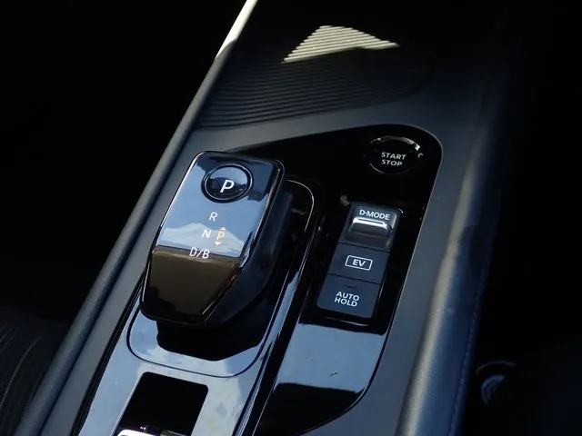 ニッサン ノート 4WD