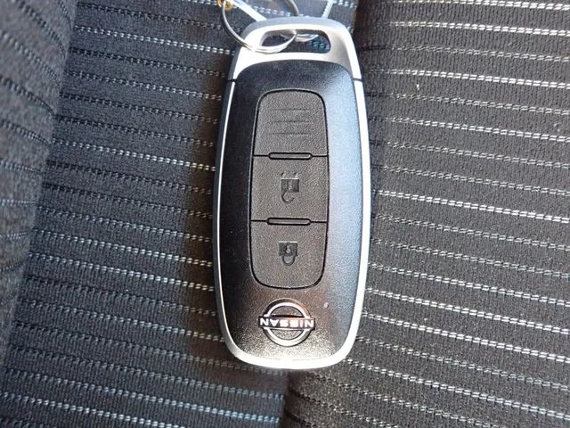 ニッサン ノート 4WD