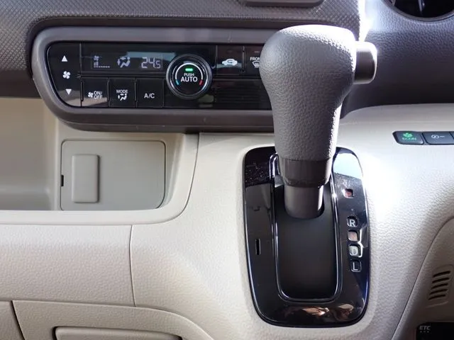 N BOX(ホンダ)の車両写真