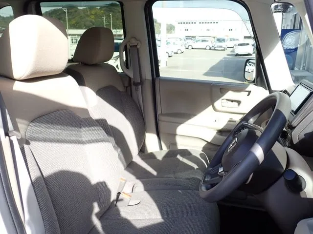 N BOX(ホンダ)の車両写真