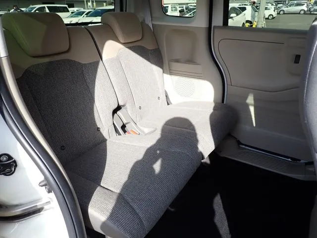 N BOX(ホンダ)の車両写真