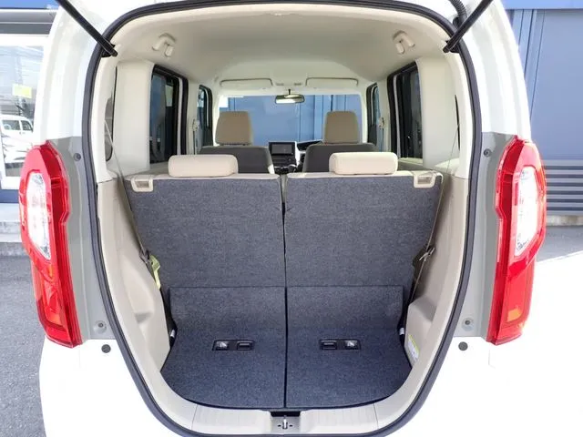 N BOX(ホンダ)の車両写真