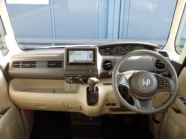 N BOX(ホンダ)の車両写真