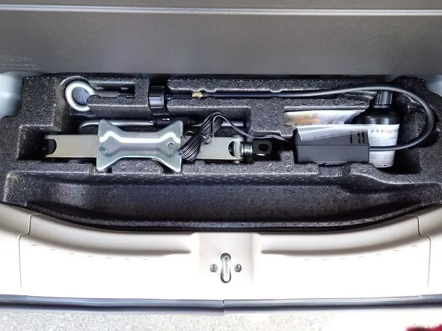 N BOX(ホンダ)の車両写真