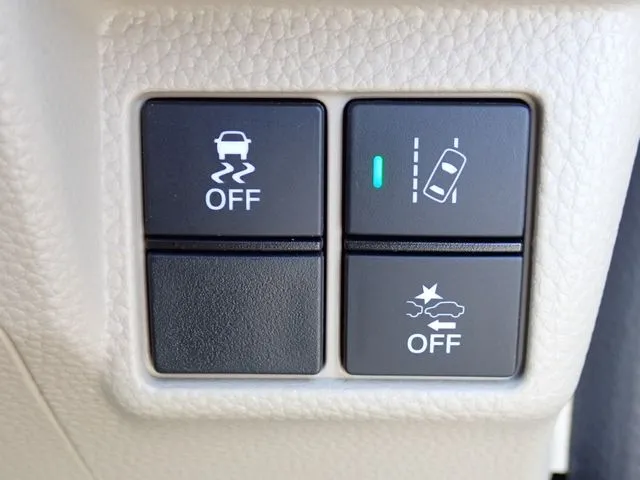 N BOX(ホンダ)の車両写真