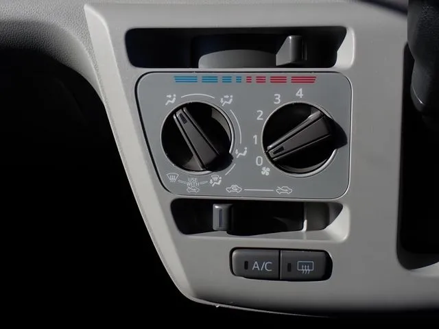 ミラ　イース（ダイハツ）の車両写真