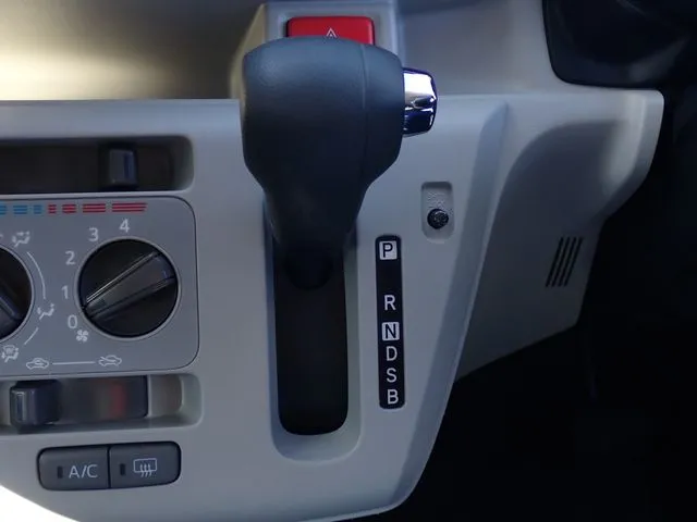 ミラ　イース（ダイハツ）の車両写真