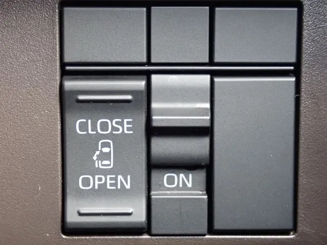 トール（ダイハツ）の車両写真