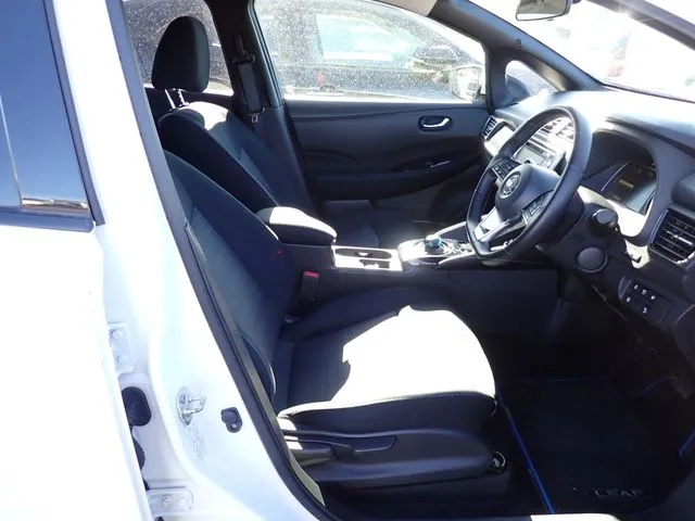 リーフ(ニッサン)の車両写真