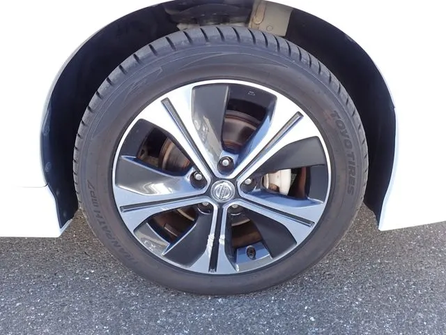 リーフ(ニッサン)の車両写真