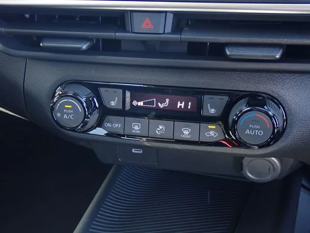 ニッサン ノート 4WD