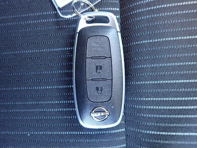 ニッサン ノート 4WD