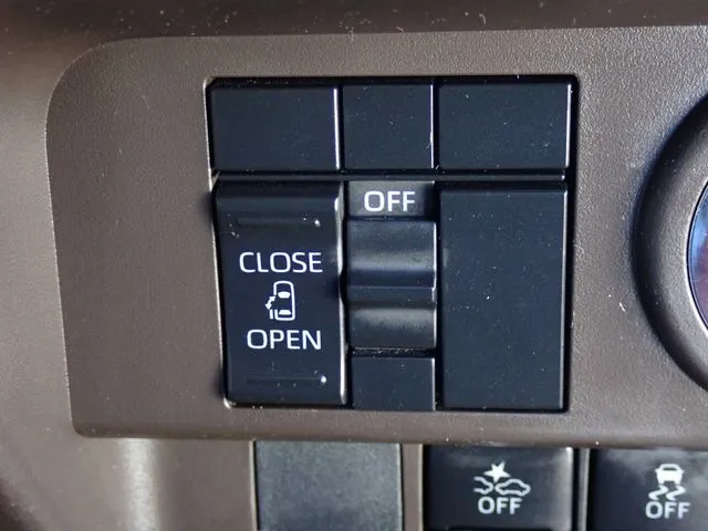 ルーミー(トヨタ)の車両写真