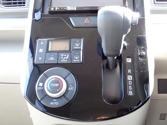 タント（ダイハツ）の車両写真