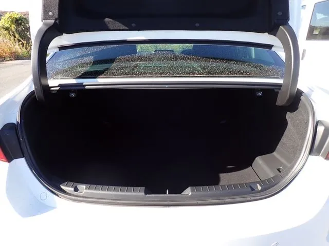 マツダ　ＭＡＺＤＡ３　セダン