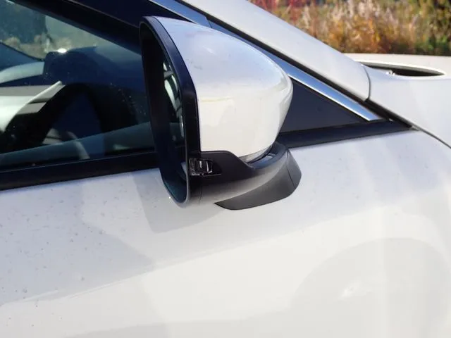 マツダ　ＭＡＺＤＡ３　セダン