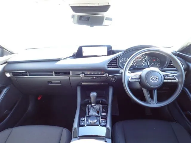 マツダ　ＭＡＺＤＡ３　セダン