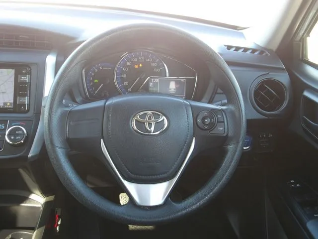 カローラフィールダー ハイブリッド(トヨタ)の車両写真