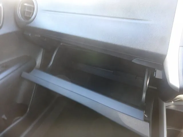 カローラフィールダー ハイブリッド(トヨタ)の車両写真