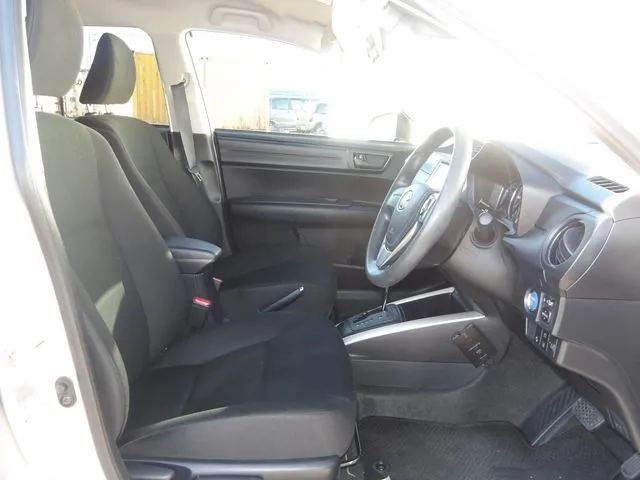 カローラフィールダー ハイブリッド(トヨタ)の車両写真