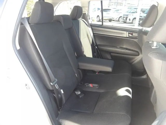 カローラフィールダー ハイブリッド(トヨタ)の車両写真