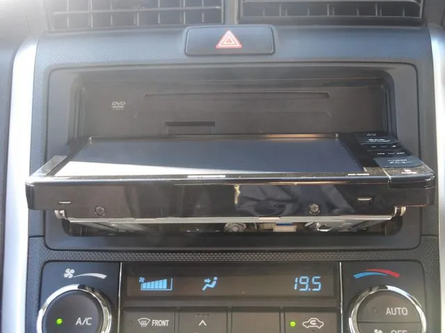 カローラフィールダー ハイブリッド(トヨタ)の車両写真