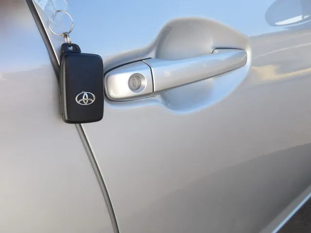 カローラフィールダー ハイブリッド(トヨタ)の車両写真