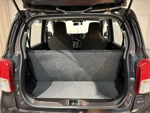 アルト 4WD(スズキ)の車両写真