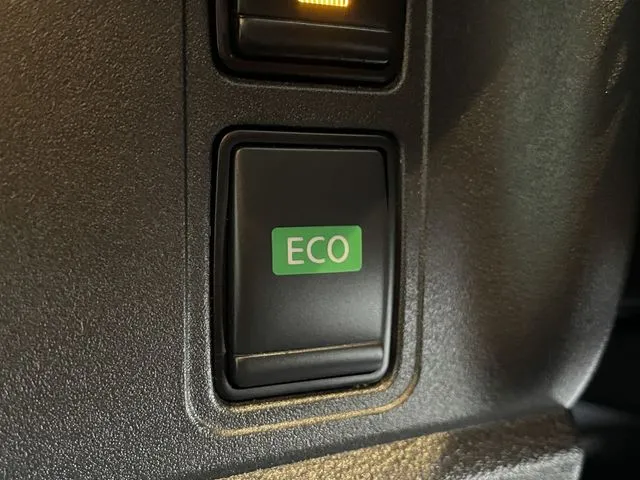 ニッサン セレナ Sハイブリッド