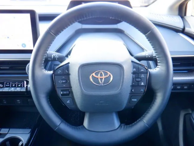 トヨタ プリウス 4WD