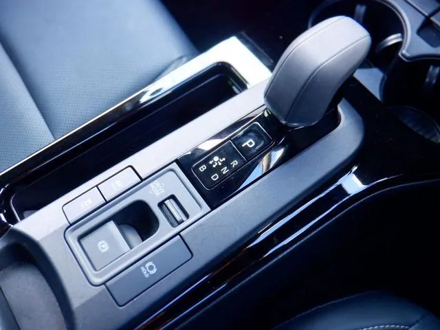 トヨタ プリウス 4WD