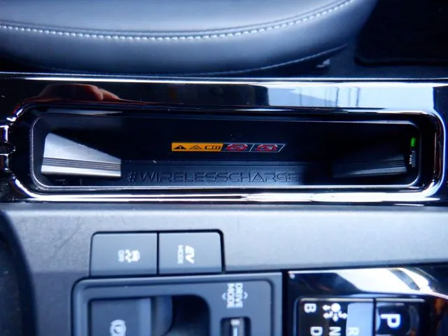 トヨタ プリウス 4WD