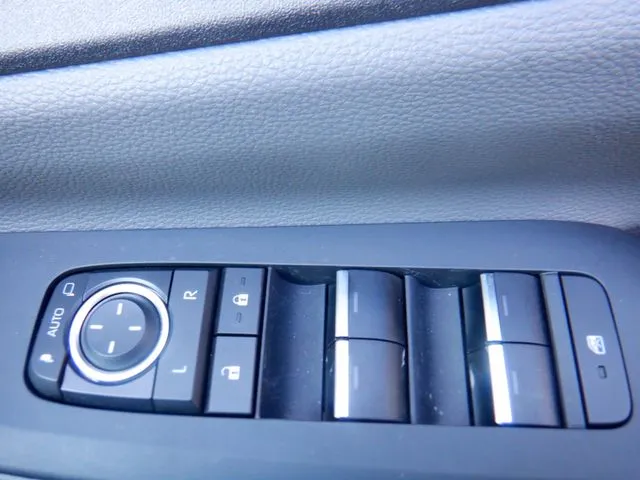 トヨタ プリウス 4WD