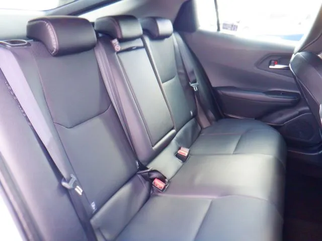 トヨタ プリウス 4WD