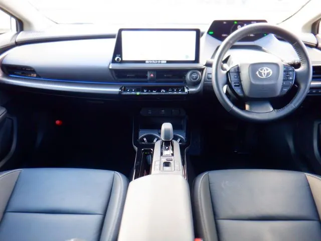 トヨタ プリウス 4WD