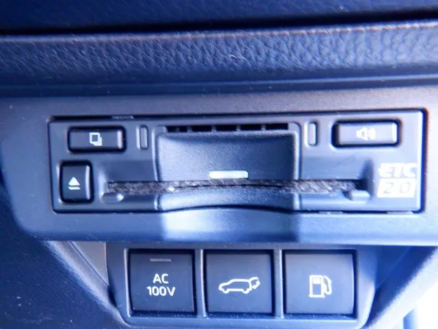 トヨタ プリウス 4WD