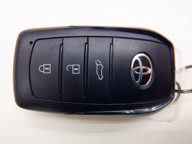 トヨタ プリウス 4WD