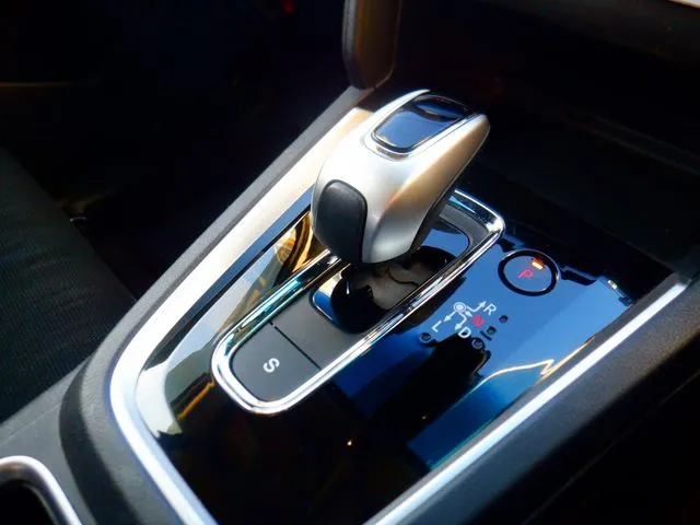 シャトル ハイブリッド 4WD(ホンダ)の車両写真