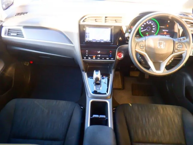 シャトル ハイブリッド 4WD(ホンダ)の車両写真