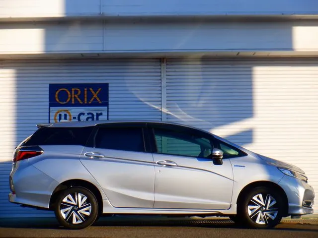 シャトル ハイブリッド 4WD(ホンダ)の車両写真