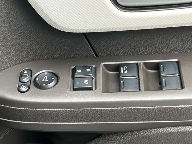 N BOX(ホンダ)の車両写真