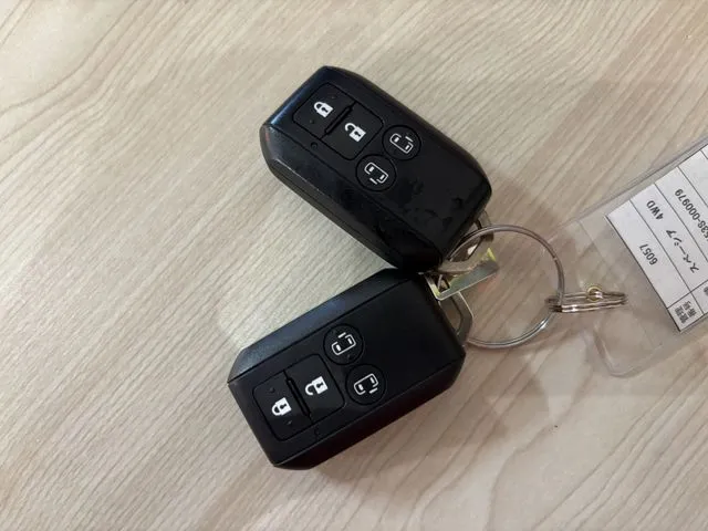 スペーシア 4WD(スズキ)の車両写真