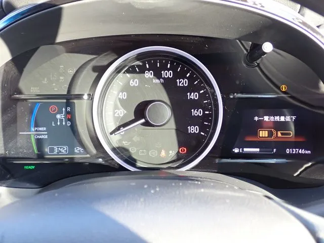 シャトル　ハイブリッド（ホンダ）の車両写真