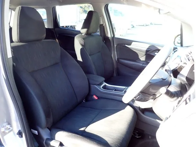 シャトル　ハイブリッド（ホンダ）の車両写真