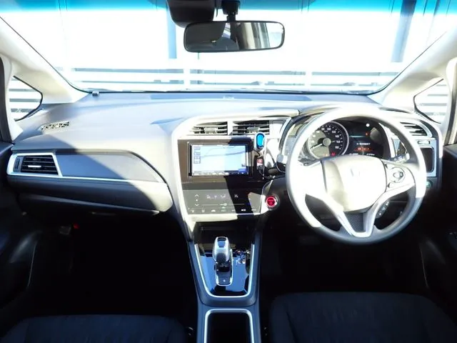 シャトル　ハイブリッド（ホンダ）の車両写真