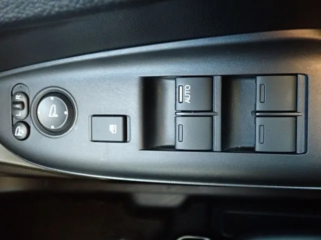 シャトル　ハイブリッド（ホンダ）の車両写真