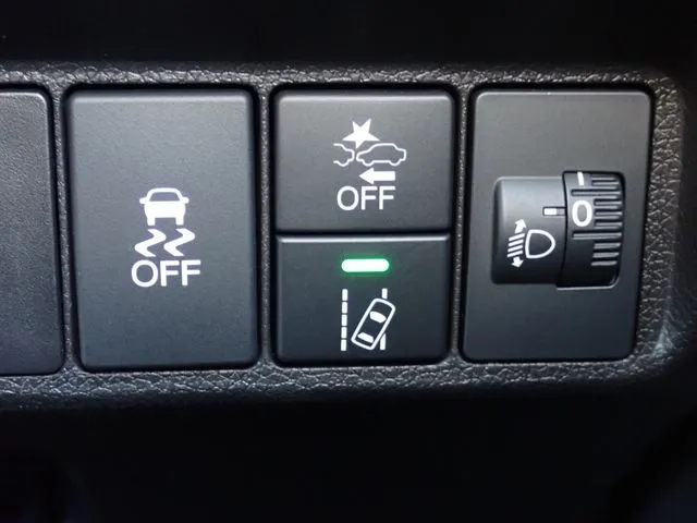 シャトル　ハイブリッド（ホンダ）の車両写真