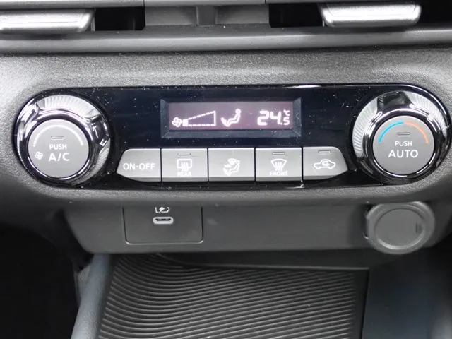 ノート(ニッサン)の車両写真