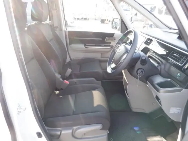 ステップワゴン(ホンダ)の車両写真